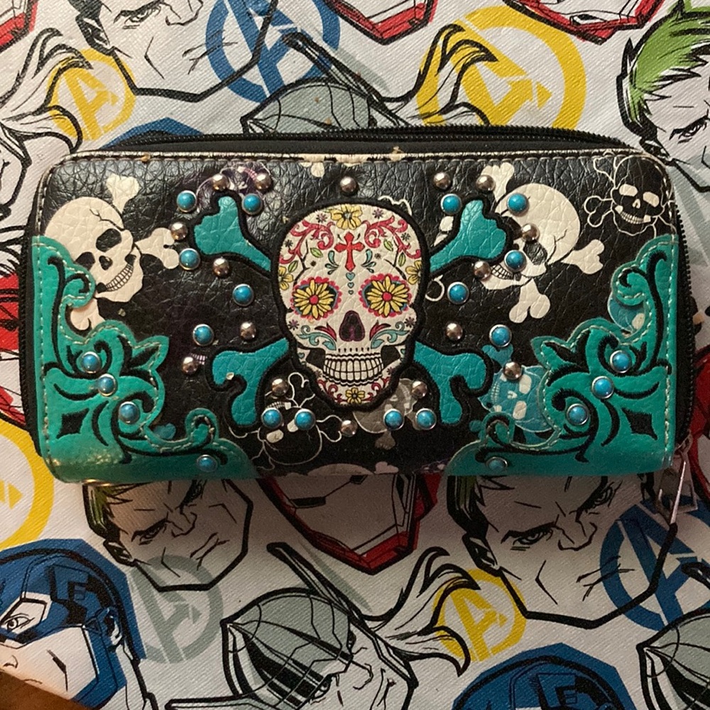 Western style wallet, in good used condition. #SugarSkull
